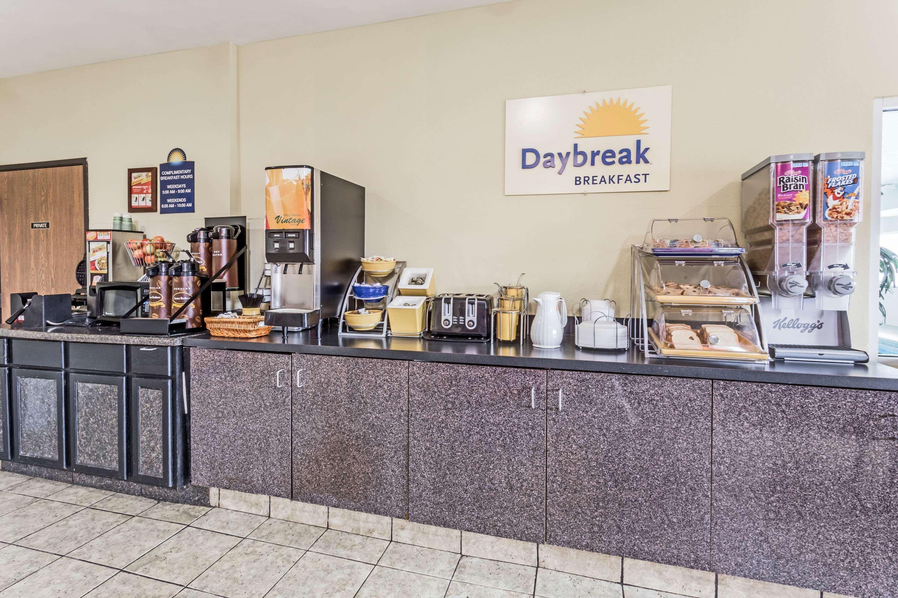Days Inn & Suites By Wyndham Of Morris Exterior foto